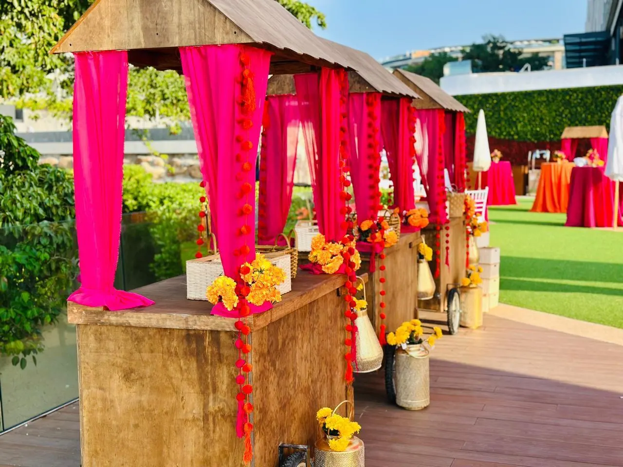 Kioscos florales para evento con cempasúchil